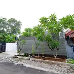 Oyo Life 2491 Omah Puspa