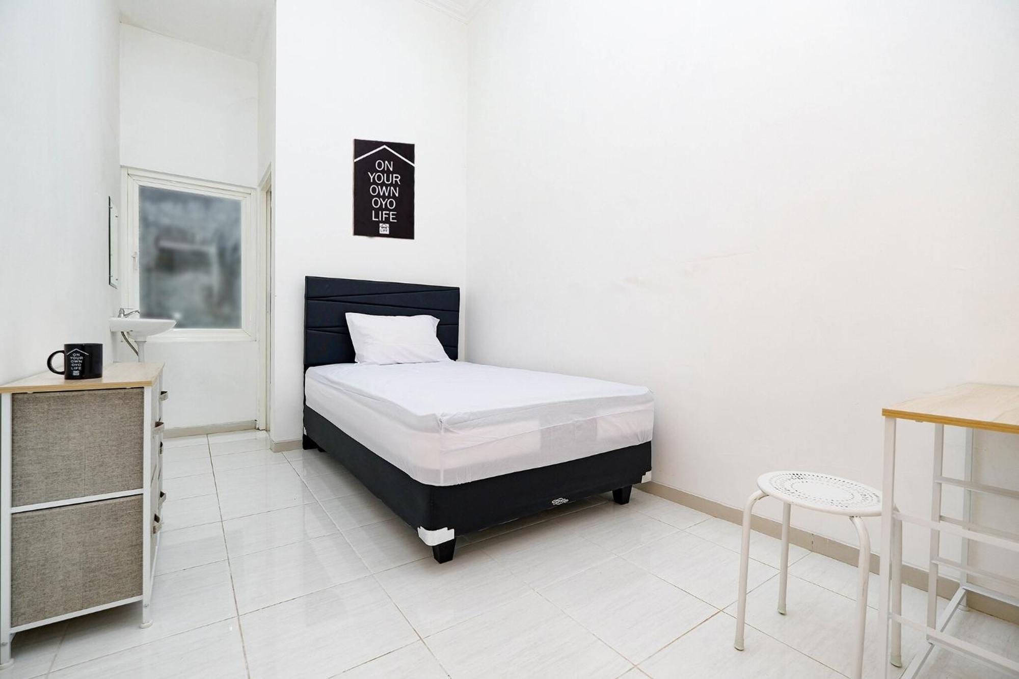 Oyo Life 2491 Omah Puspa Semarang