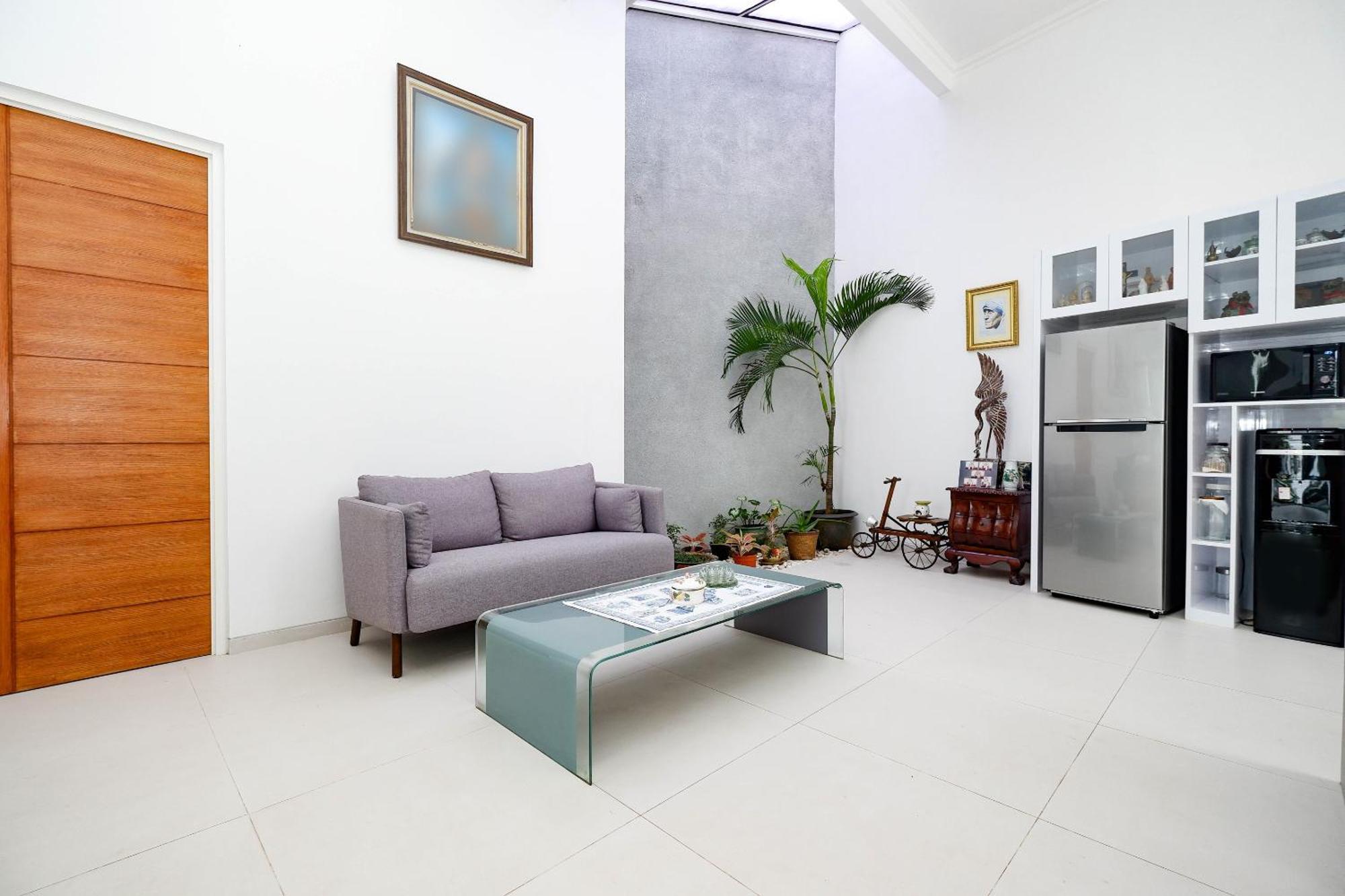 Oyo Life 2491 Omah Puspa Semarang