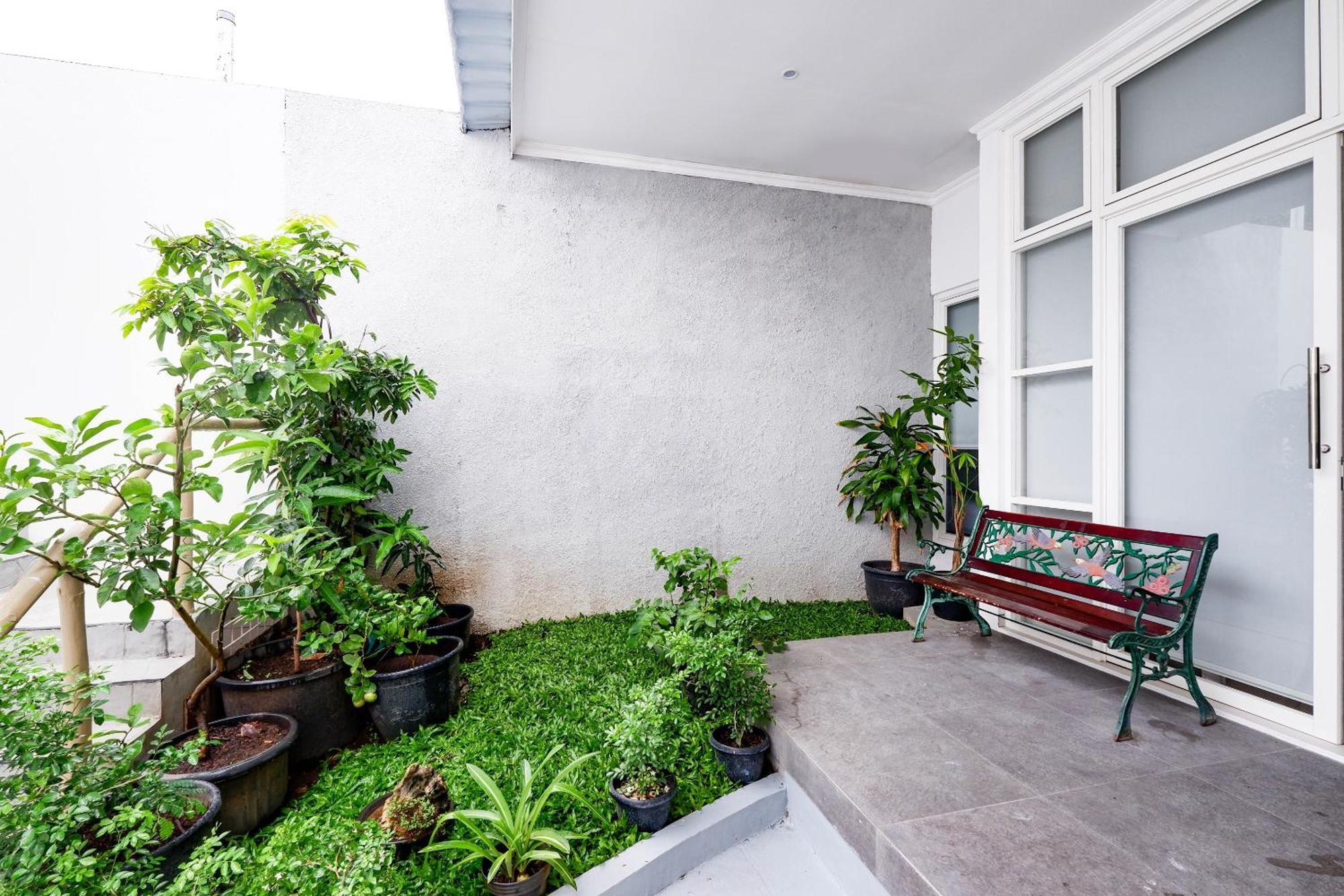 Oyo Life 2491 Omah Puspa 2*