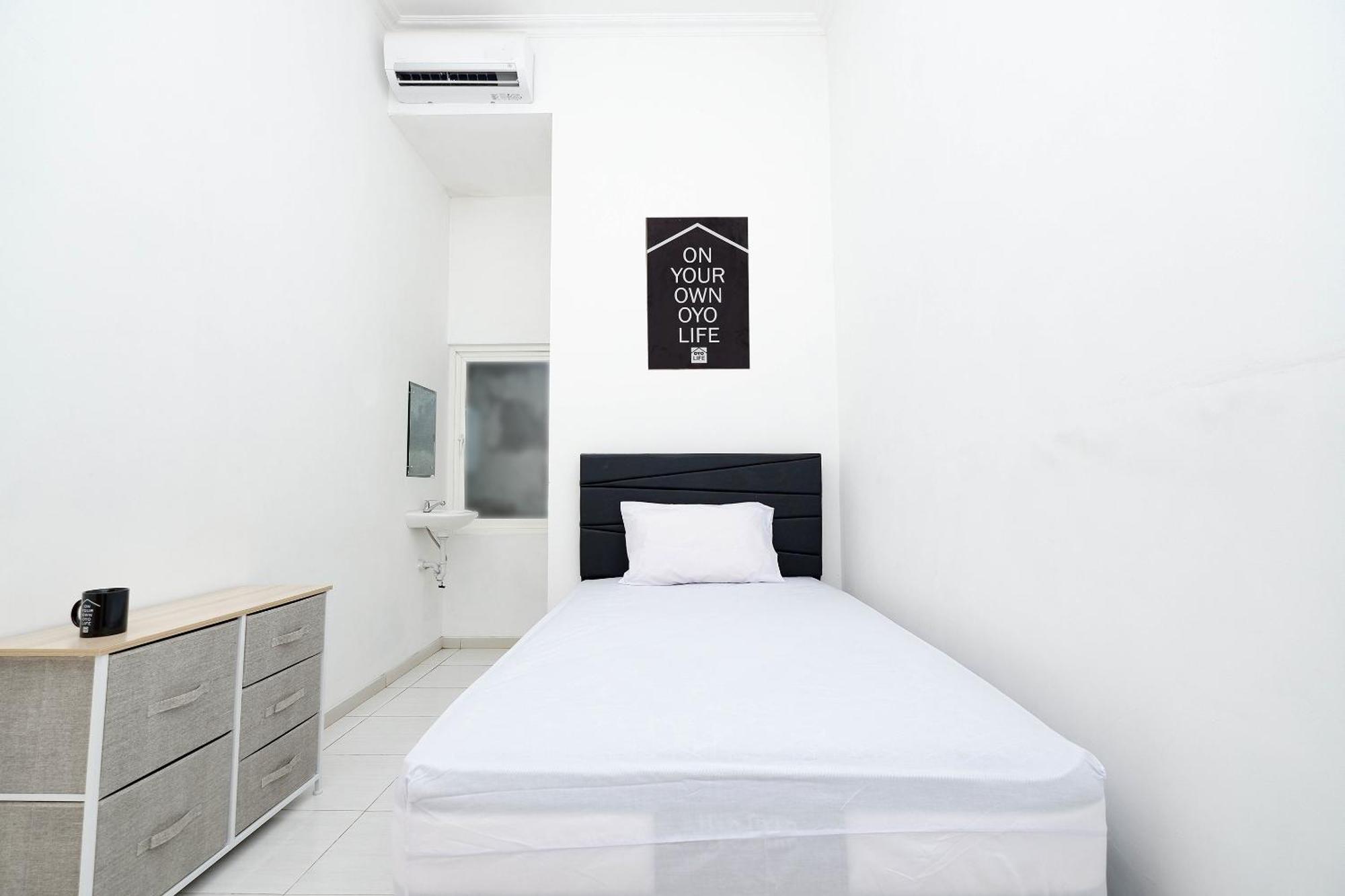 Oyo Life 2491 Omah Puspa